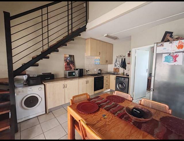 2 BEDROOM TOWNHOUSE FOR SALE IN ROOIHUISKRAAL NORTH